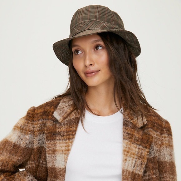 Aritzia Auxilary Bucket Hat Plaid - Picture 6 of 6